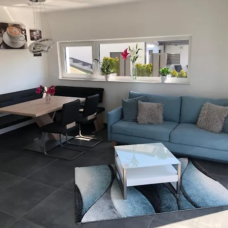 Moderne Mit Terrasse Und Garten Apartmán Verwaltungsgemeinschaft Haldenwang