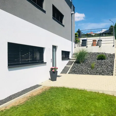 Moderne Mit Terrasse Und Garten *